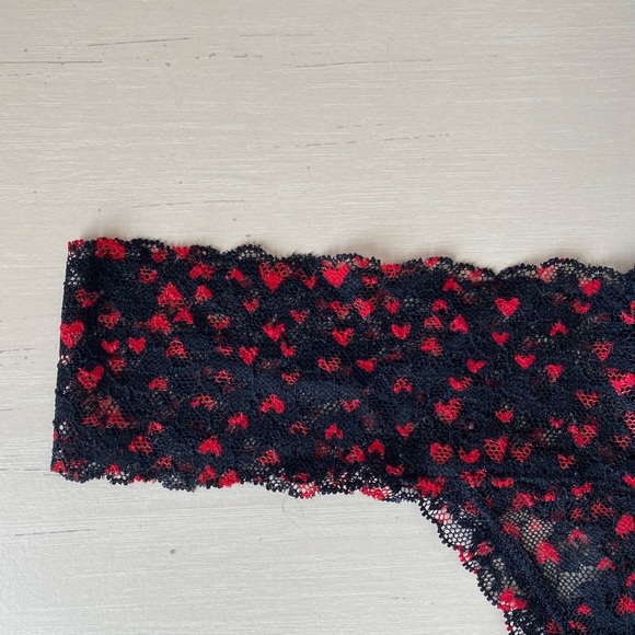 NWT Victoria’s Secret black lace thong with hearts - small - Picture 3 of 5